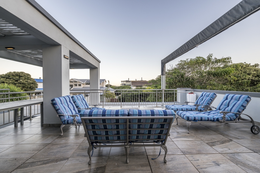 5 Bedroom Property for Sale in Glentana Western Cape